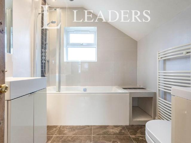 3 bedroom house to rent Nutfield Road, Merstham, Redhill, RH1