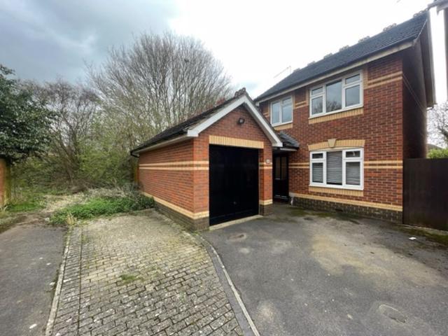 3 Bedroom House To Rent, Primrose Close, Haydon Wick SN25, 3 bed semi detached house to rent, £1,350 pcm | PrimeLocation