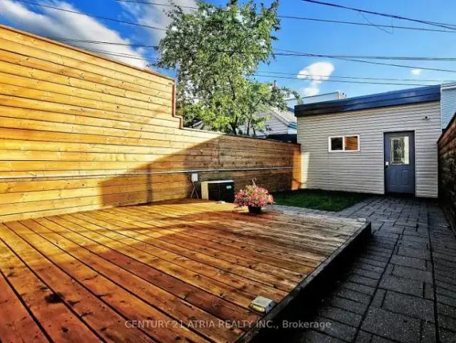 3 Bedroom House Toronto ON 104401429