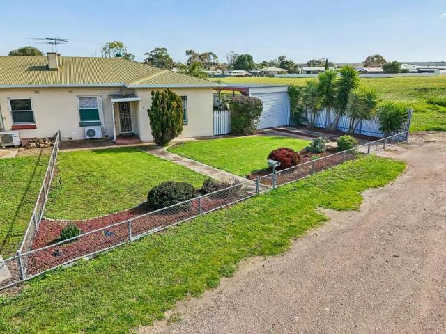 3 Bedroom House Tailem Bend SA 106100366