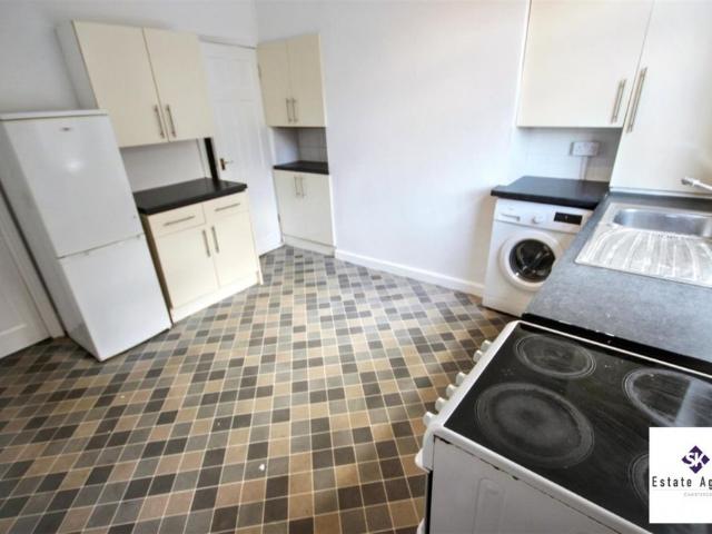 3 Bedroom House Terraced To Let