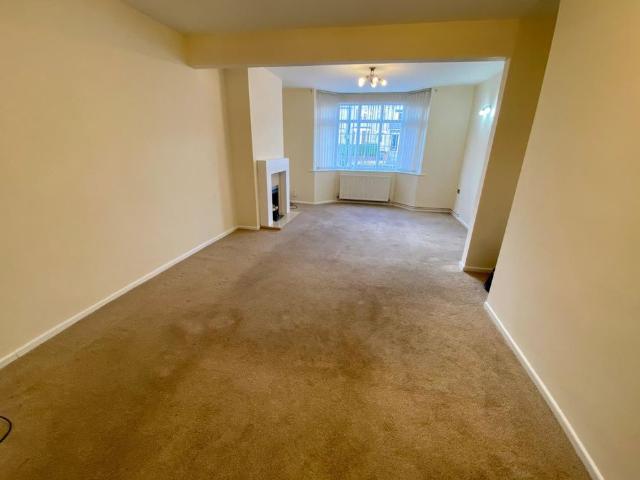 3 bedroom house terraced to rent