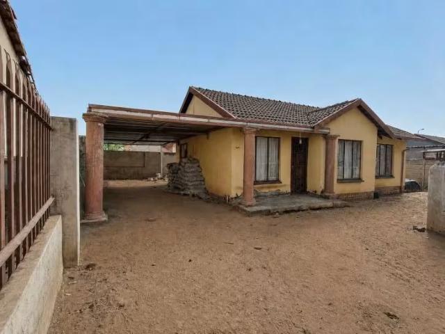 3 Bedroom House Tlhabane West Tlhabane West 103804738