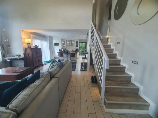 3 Bedroom House V V 103177675