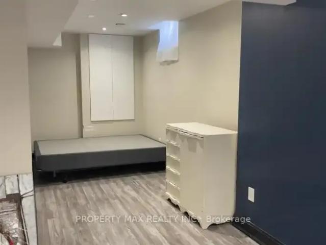 3 Bedroom House Vaughan ON 102243218