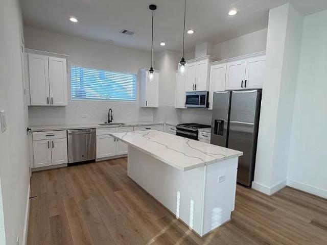 3 bedroom, Houston TX 77004 106061840