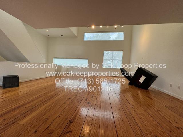 3 bedroom, Houston TX 77006 LS105668309
