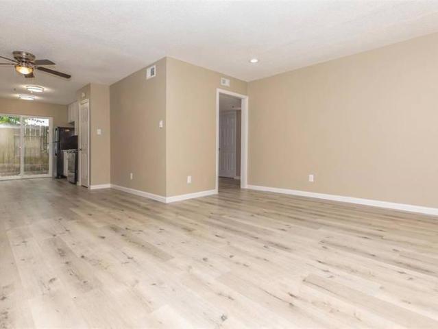 3 bedroom, Houston TX 77025 96295132