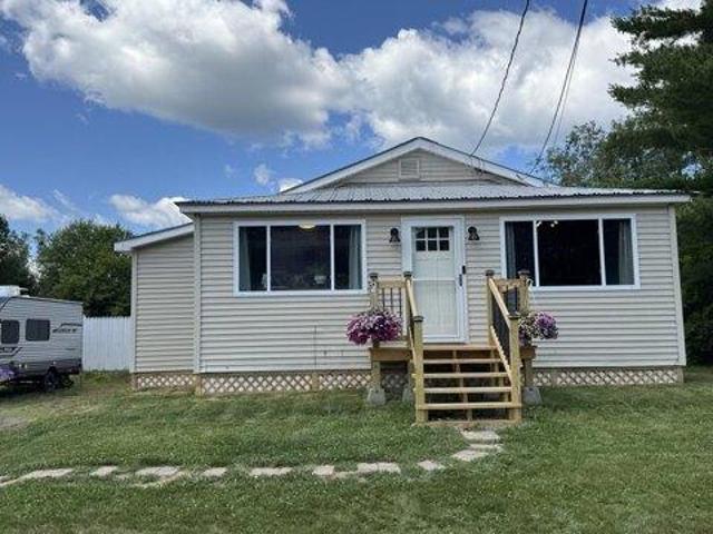 3 bedroom, Howland ME 04448 105660073