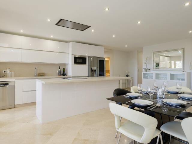 3 bedroom holiday rental with private heated pool and sea views in La Mairena, Marbella East