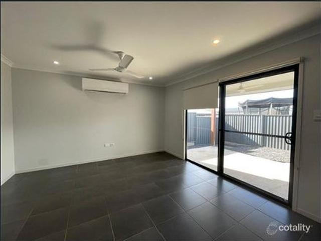 3 Bedroom home walking distance to shopping centre