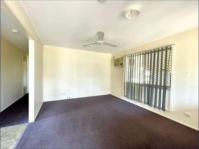 3 Bedroom Home Walking Distance to shops