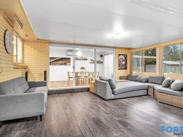 3 Bedroom Home! Water usage included !