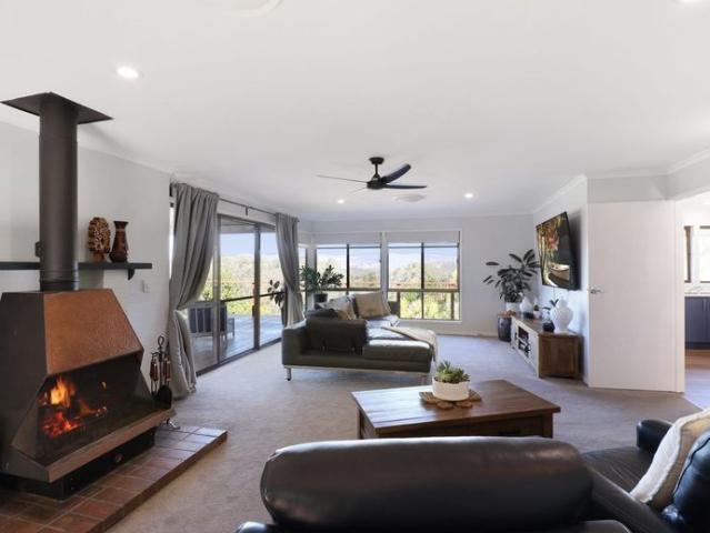 3 Bedroom Home With Outstanding Views