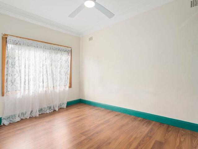 3 BEDROOM HOME WITH A DOUBLE LOCK UP GARAGE