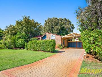 3 Bedroom Home with Communal Pool Parkwood