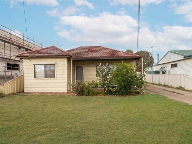 3 Bedroom home with ducted air conditioning and new carpet to bedrooms