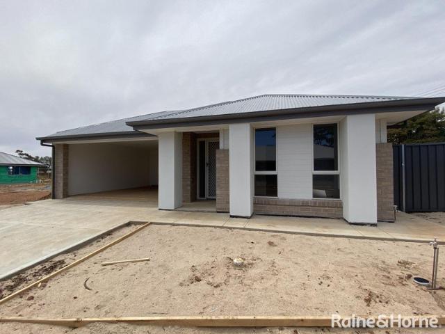 3 Bedroom Home with Double Garage!