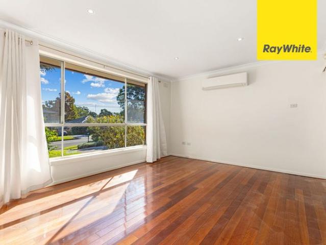 3 Bedroom Home with Double Garage Prime Location!