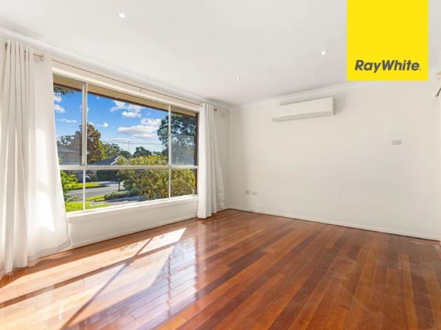 3 Bedroom Home with Double Garage Prime Location!