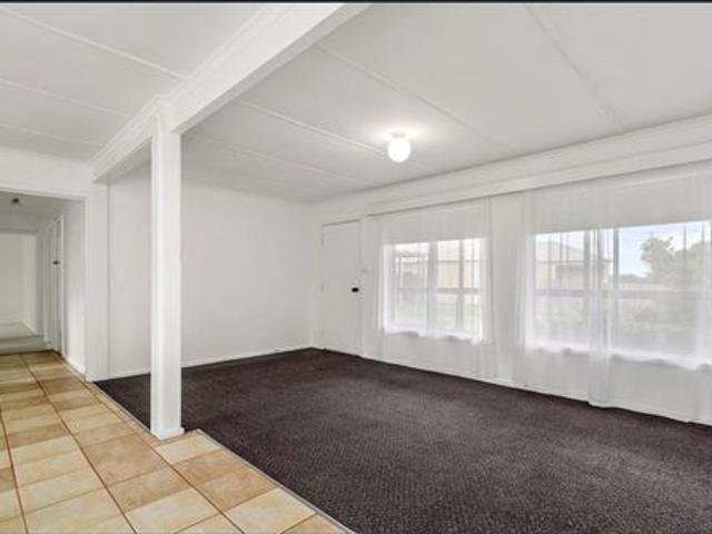 3 Bedroom Home with Huge Backyard Walk to Moe CBD & Train Station!