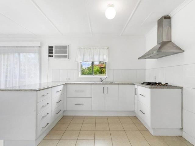 3 Bedroom Home with Huge Backyard Walk to Moe CBD & Train Station!