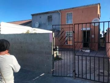 3 bedroom home with parking for cars