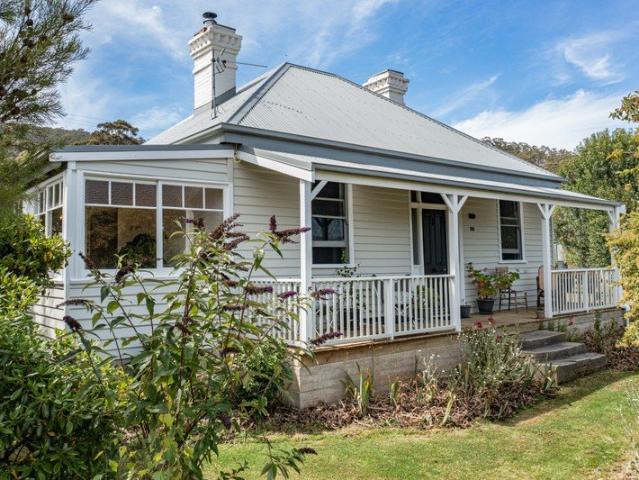 3 Bedroom Home with Stunning Valley Views Available for Short Term Lease