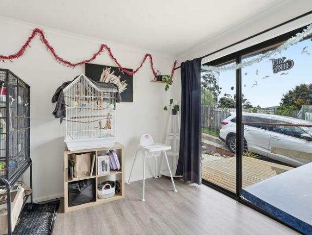 3 Bedroom home with secure garage
