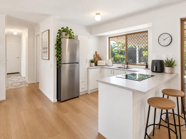 3 Bedroom Home with Spacious Backyard & Covered Alfresco * 3 6 month lease