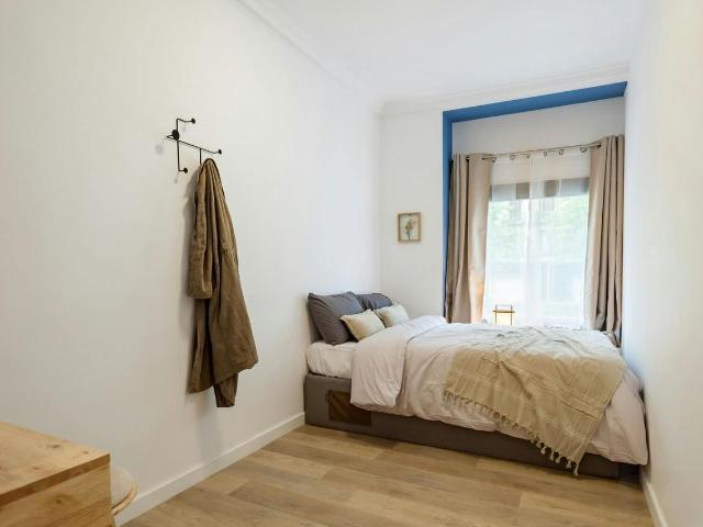 3 Bedroom Home with Terrace in Eixample, Barcelona Amsterdam Apartments for Rent