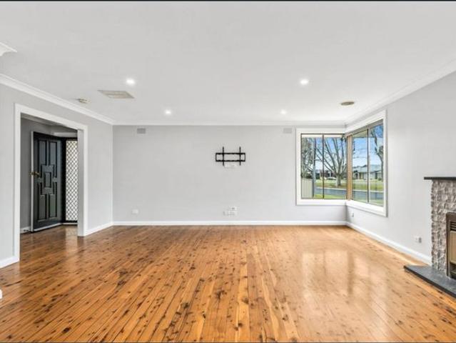3 Bedroom Home with 2 Bathrooms Beechworth Road
