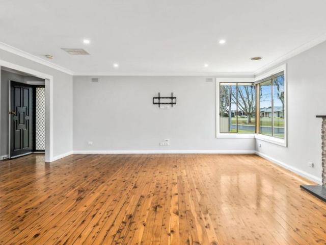 3 Bedroom Home with 2 Bathrooms Beechworth Road