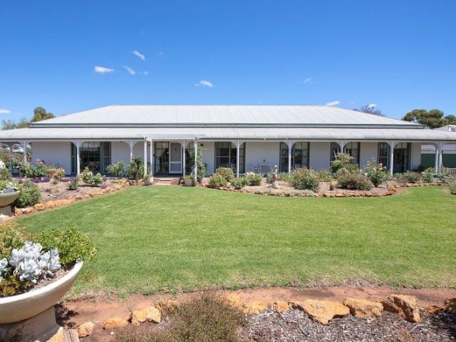 3 Bedroom Home Across from the Lake