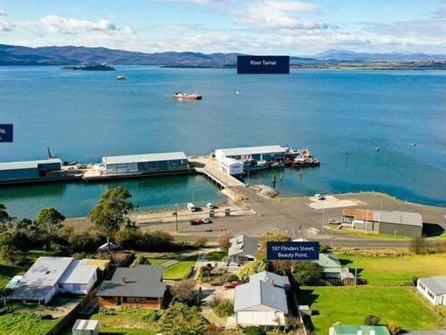 3 Bedroom Home Amazing Tamar River Views