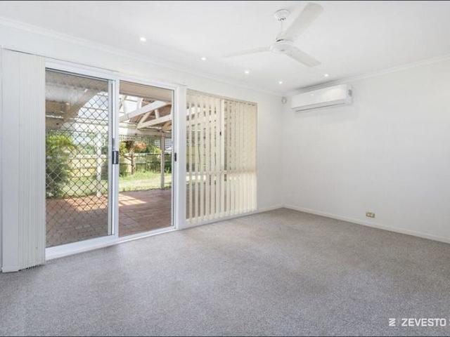 3 Bedroom Home and Expansive Covered Outdoor Entertaining Area !
