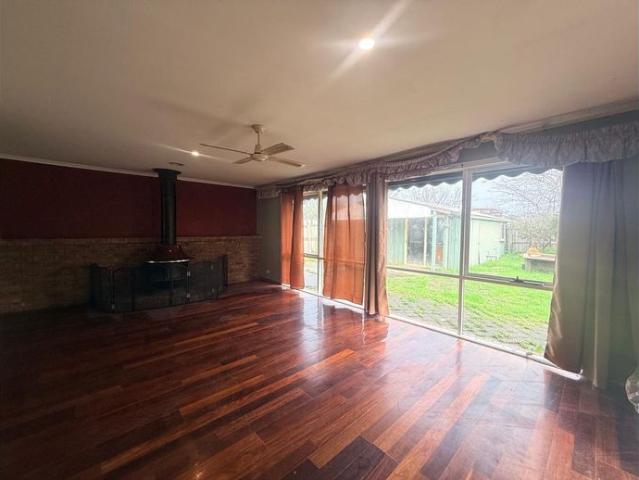 3 BEDROOM HOME, CONVENIENT LOCATION!