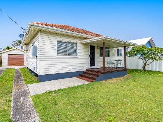 3 bedroom home close to beaches and lake