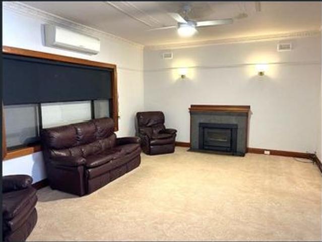 3 Bedroom Home Close to CBD and Schools