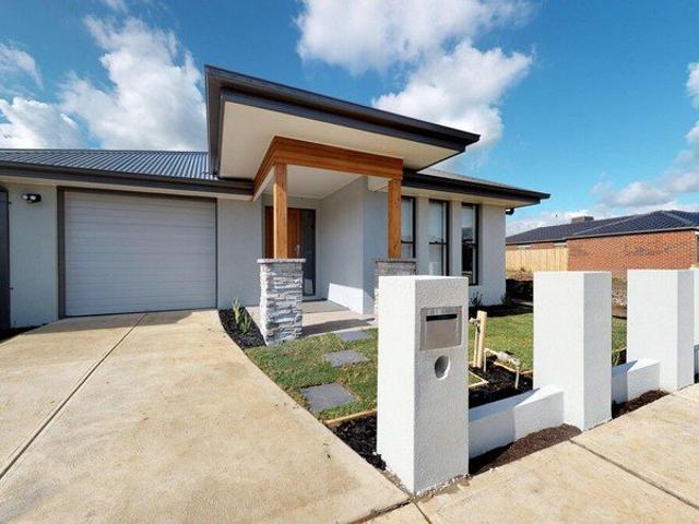3 Bedroom Home Close to Everything!