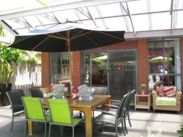 3 Bedroom home, Clean, comfy and 7 minutes to the CBD!