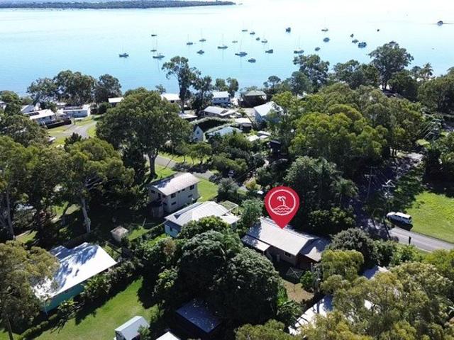 3 bedroom home footsteps to beach and boat ramp
