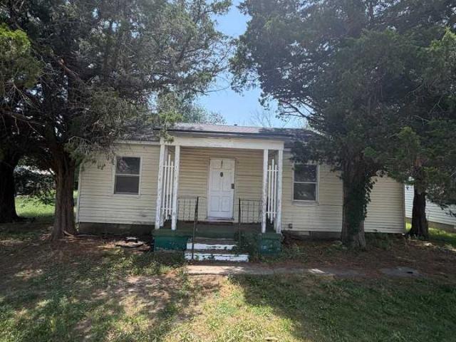 3 Bedroom Home for Rent at 815 W Doolin Ave, Blackwell, OK 74631
