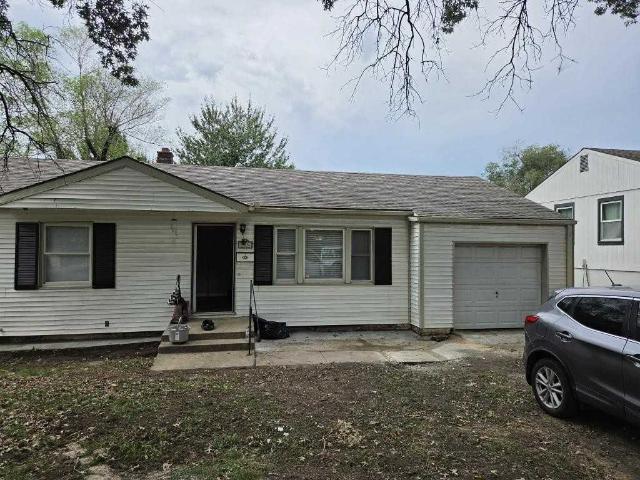 3 Bedroom Home for Rent at 9006 Wornall Rd, Kansas City, MO 64114 Western Hills