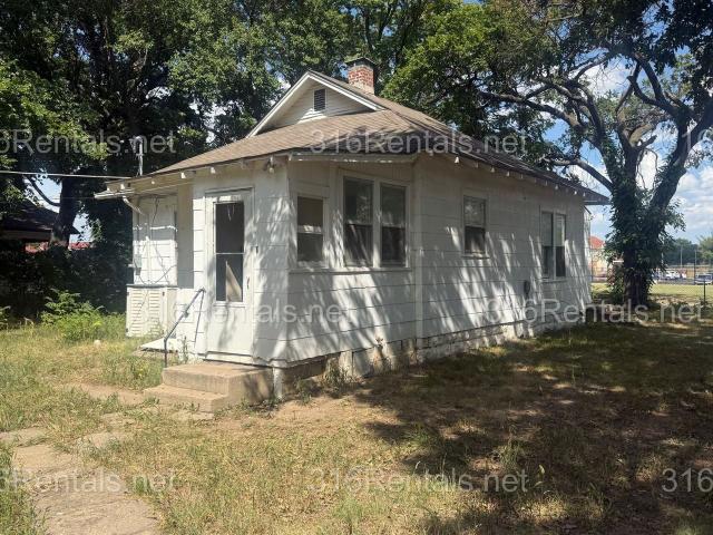 3 Bedroom Home for Rent at 1055 S Roosevelt St, Wichita, KS 67218