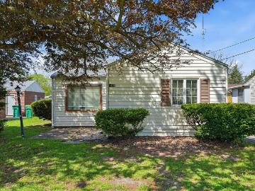 3 Bedroom Home for Rent at 1428 Brown Ave, Galesburg, IL 61401