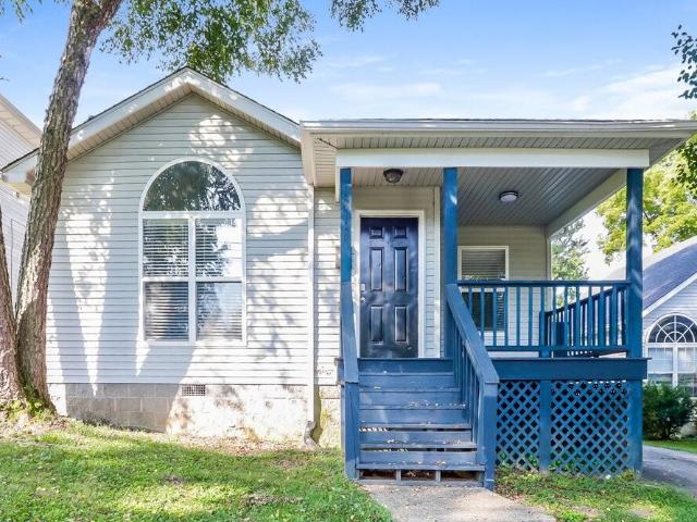 3 Bedroom Home for Rent at 1818 Jefferson Ave, Lyndon, KY 40242 Lyndon