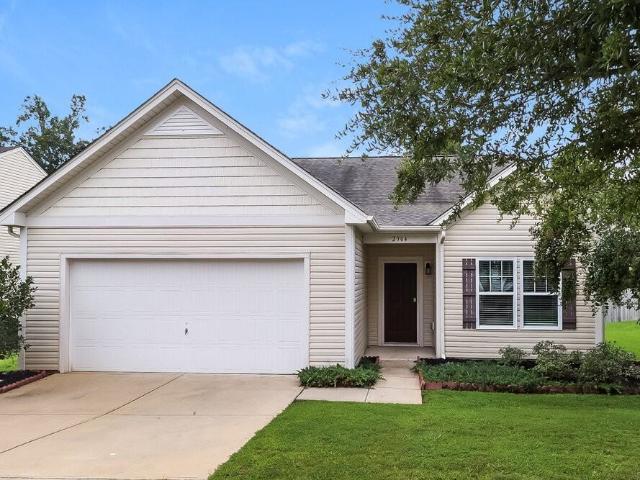 3 Bedroom Home for Rent at 2304 Lake Vista Dr, Mount Holly, NC 28120
