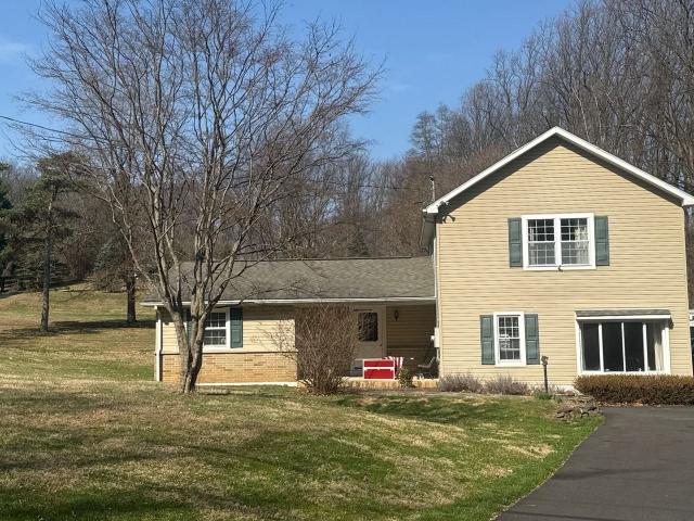 3 Bedroom Home for Rent at 3676 Lower Saucon Rd, Hellertown, PA 18055