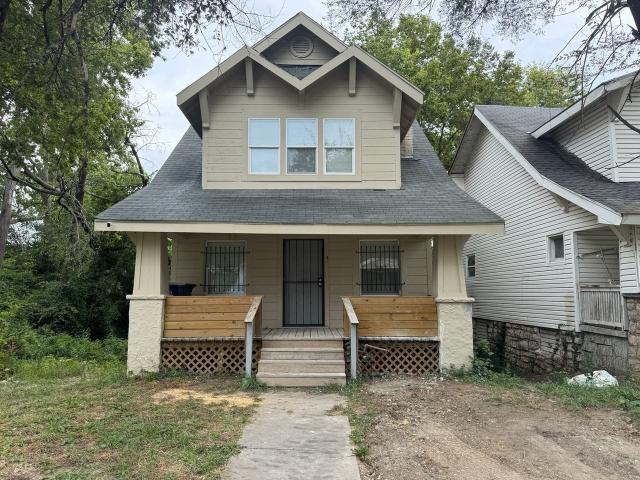 3 Bedroom Home for Rent at 3921 Garfield Ave, Kansas City, MO 64130 Ivanhoe Southeast